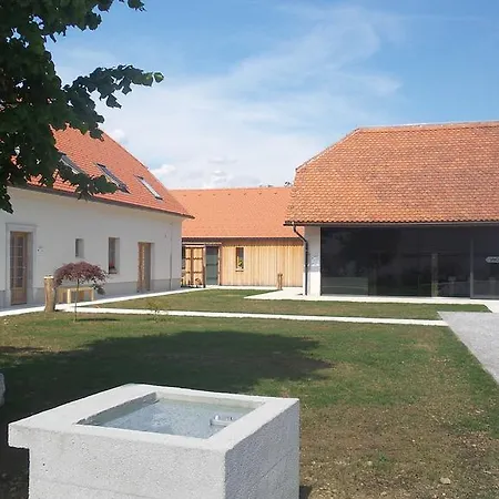 Smrekarjeva Domacija