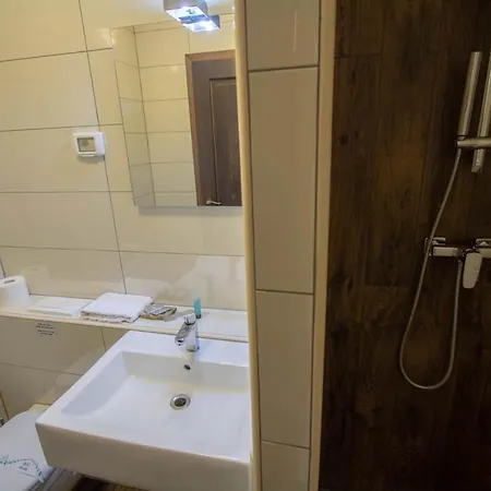 Smrekarjeva Domacija Postojna