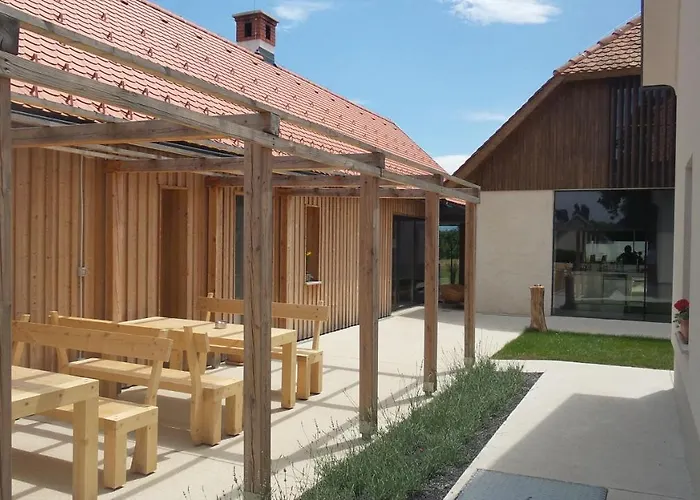 בית חווה Smrekarjeva Domacija