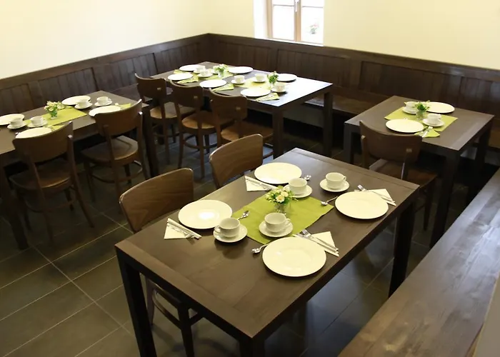 Smrekarjeva Domacija مزرعة للإقامة *